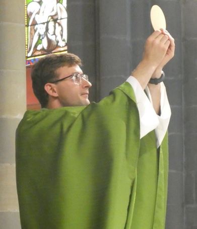 Abbé Cyrille von Mandach – Première messe dominicale à la basilique – dimanche 9 juillet à 11h30